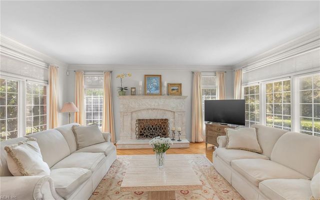 1849 S Woodside LN, Virginia Beach, VA 23454