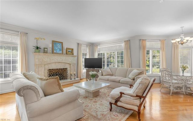 1849 S Woodside LN, Virginia Beach, VA 23454