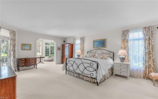 1849 S Woodside LN, Virginia Beach, VA 23454