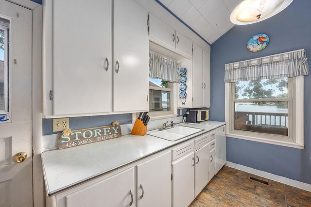 11415 Oak Drive, Delton, MI 49046