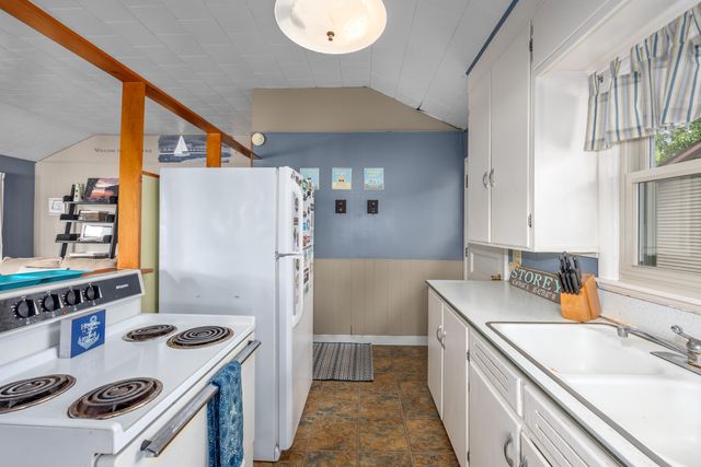 11415 Oak Drive, Delton, MI 49046