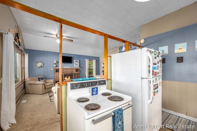 11415 Oak Drive, Delton, MI 49046