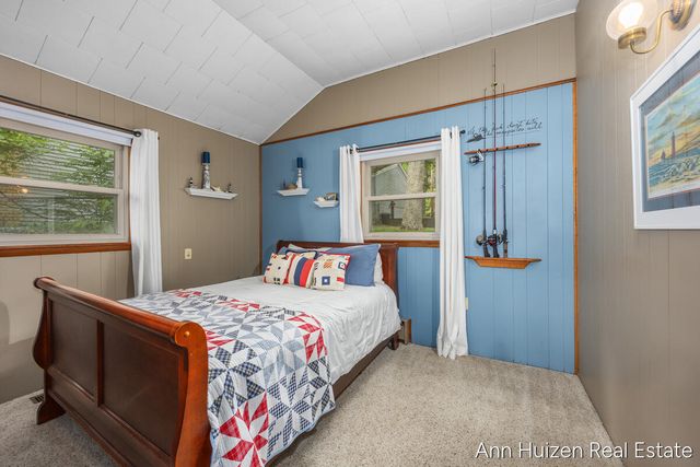 11415 Oak Drive, Delton, MI 49046