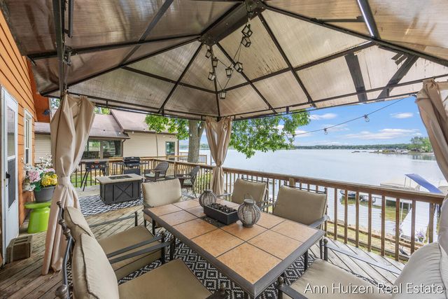 11415 Oak Drive, Delton, MI 49046