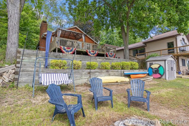 11415 Oak Drive, Delton, MI 49046