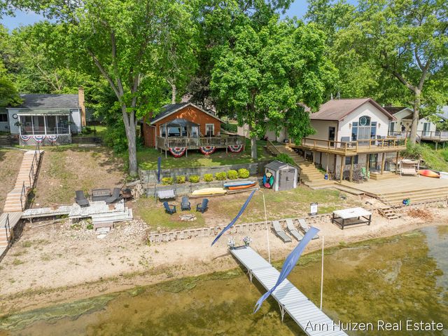 11415 Oak Drive, Delton, MI 49046