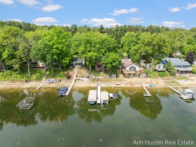 11415 Oak Drive, Delton, MI 49046