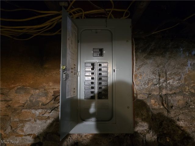 241 7th Street, Elyria, OH 44035