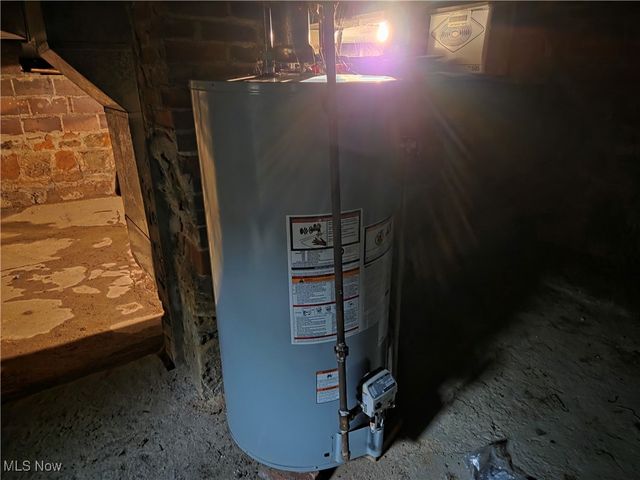 241 7th Street, Elyria, OH 44035