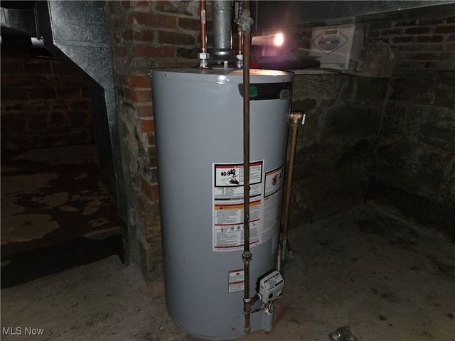 241 7th Street, Elyria, OH 44035