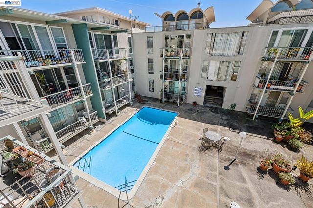 811 York St 326, Oakland, CA 94610