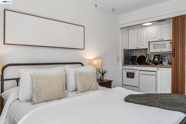 811 York St 326, Oakland, CA 94610