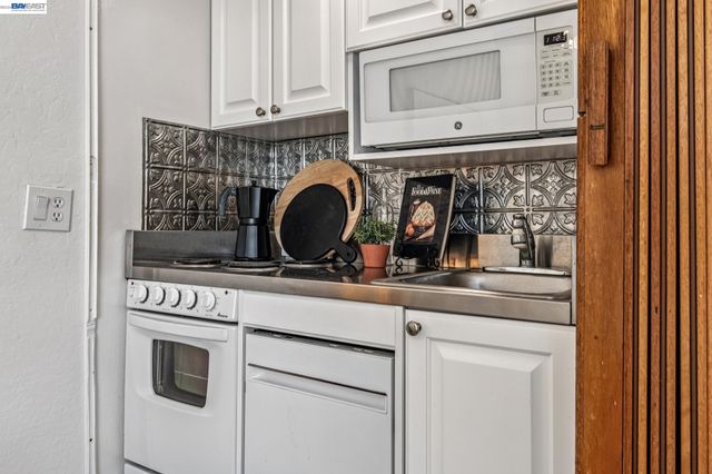 811 York St 326, Oakland, CA 94610