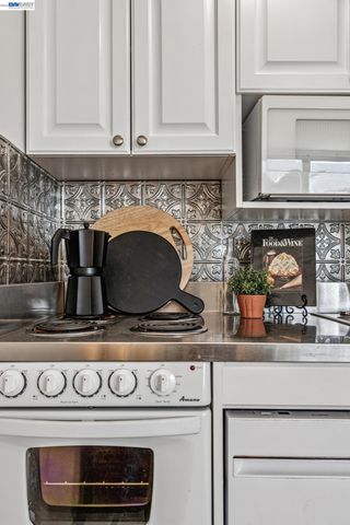 811 York St 326, Oakland, CA 94610