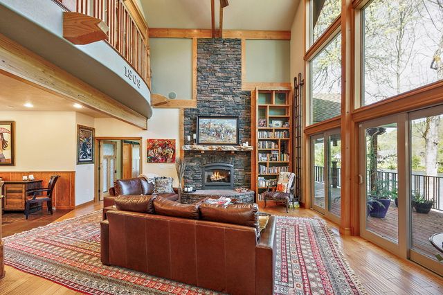 343 Rene Drive, Shady Cove, OR 97539