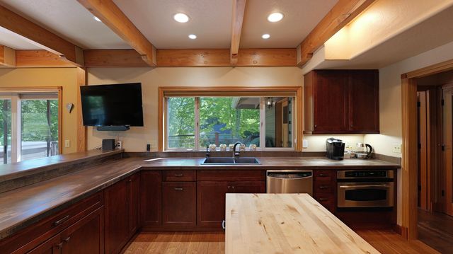 343 Rene Drive, Shady Cove, OR 97539