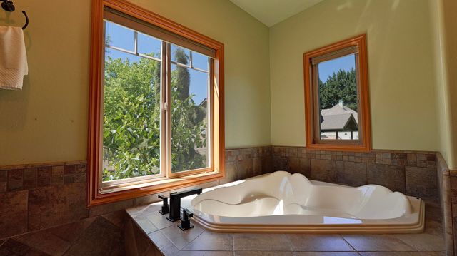 343 Rene Drive, Shady Cove, OR 97539