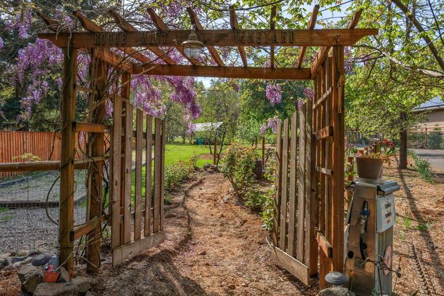 343 Rene Drive, Shady Cove, OR 97539