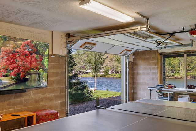 343 Rene Drive, Shady Cove, OR 97539