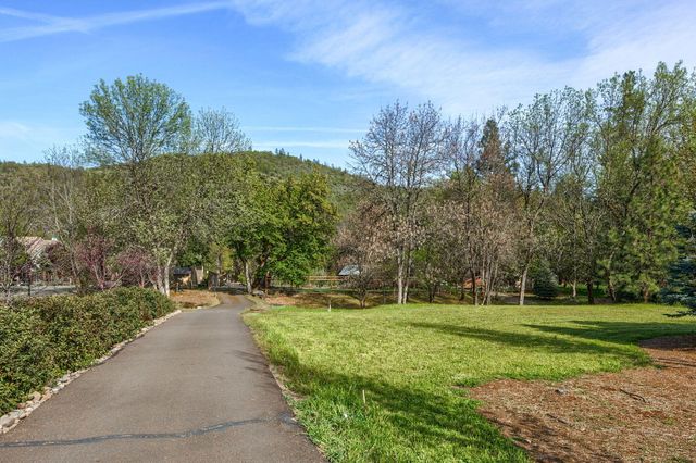 343 Rene Drive, Shady Cove, OR 97539