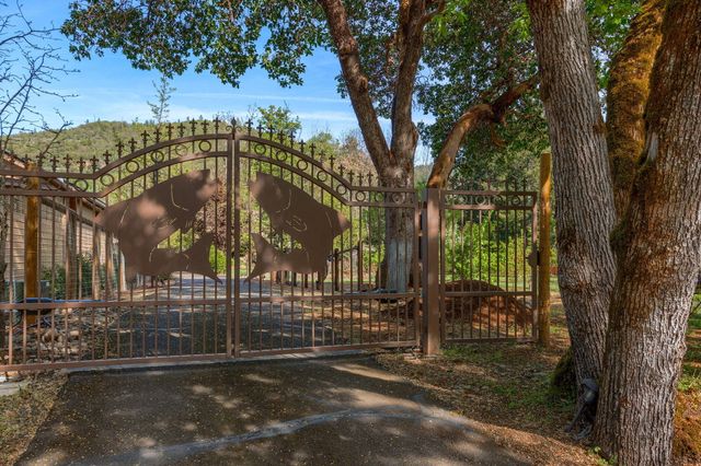 343 Rene Drive, Shady Cove, OR 97539