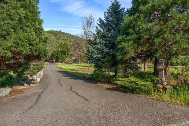 343 Rene Drive, Shady Cove, OR 97539