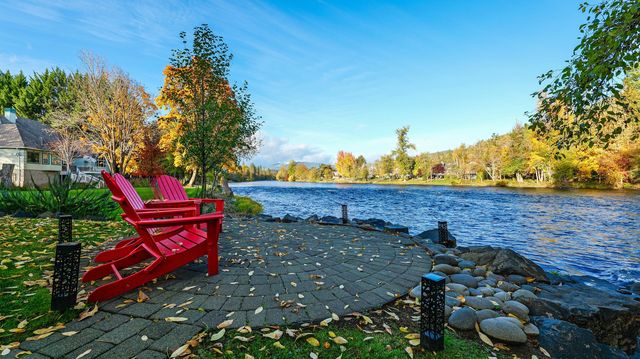 343 Rene Drive, Shady Cove, OR 97539