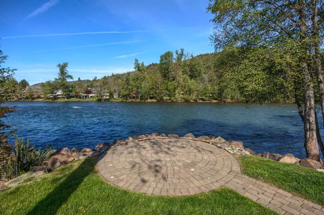 343 Rene Drive, Shady Cove, OR 97539