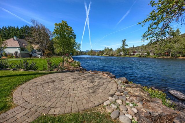 343 Rene Drive, Shady Cove, OR 97539