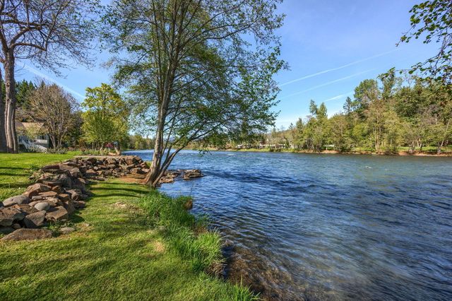 343 Rene Drive, Shady Cove, OR 97539