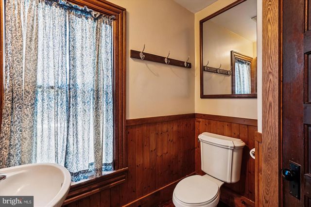 45 E BROAD WAY E, Lovettsville, VA 20180