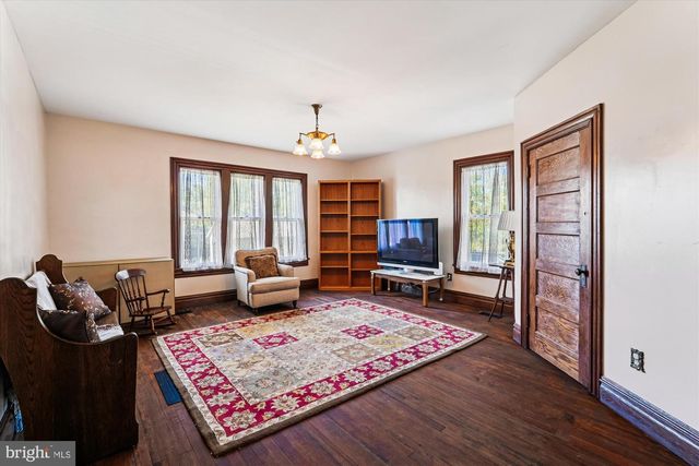 45 E BROAD WAY E, Lovettsville, VA 20180