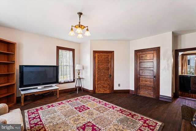 45 E BROAD WAY E, Lovettsville, VA 20180