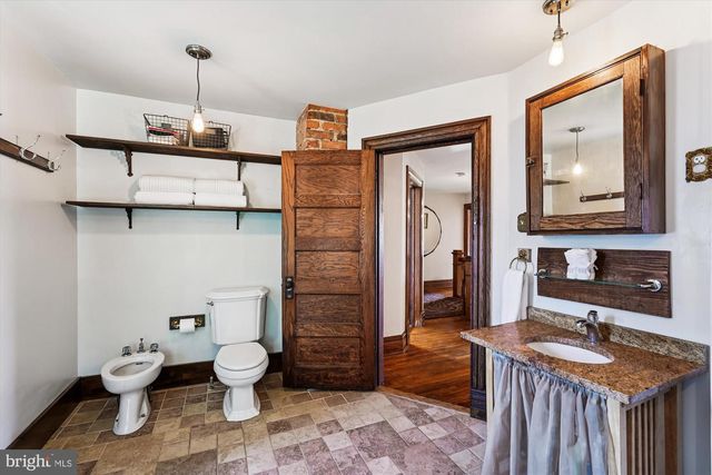 45 E BROAD WAY E, Lovettsville, VA 20180