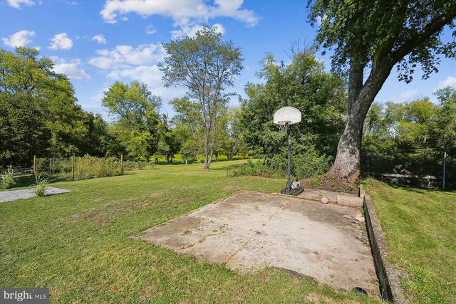 45 E BROAD WAY E, Lovettsville, VA 20180