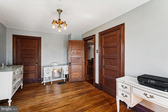 45 E BROAD WAY E, Lovettsville, VA 20180
