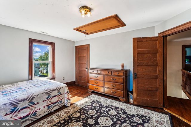 45 E BROAD WAY E, Lovettsville, VA 20180