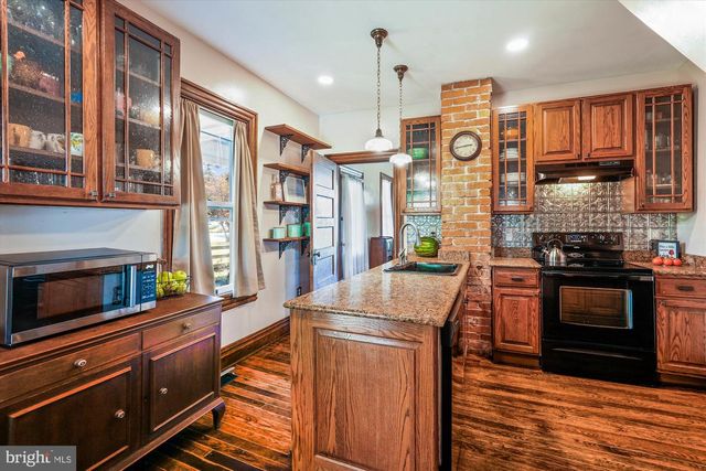 45 E BROAD WAY E, Lovettsville, VA 20180