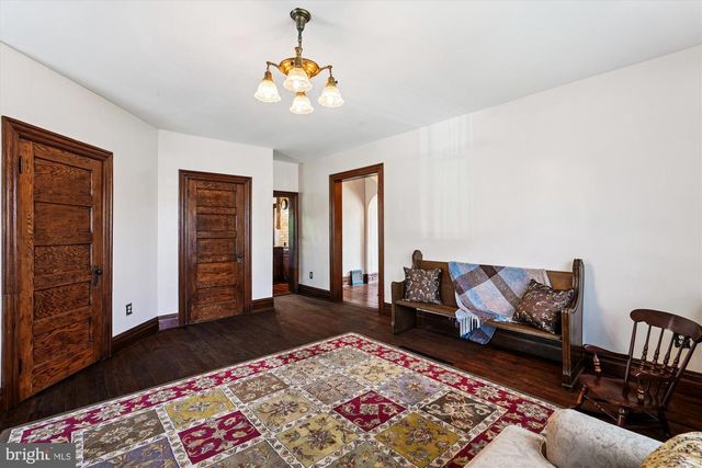 45 E BROAD WAY E, Lovettsville, VA 20180