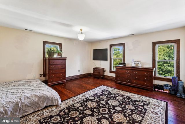 45 E BROAD WAY E, Lovettsville, VA 20180