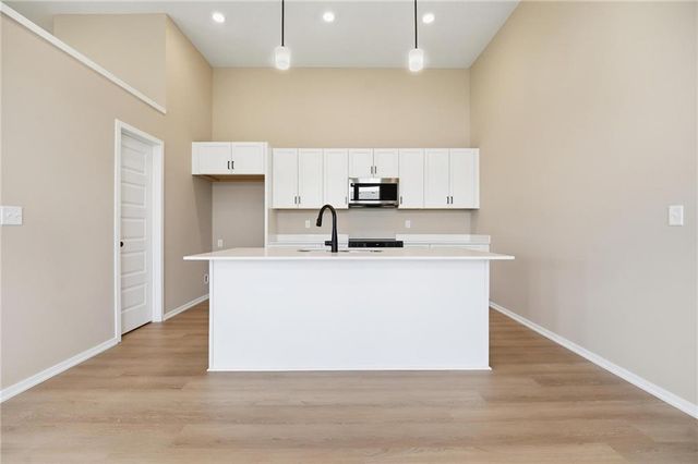 1430 S 4th Street E, Louisburg, KS 66053
