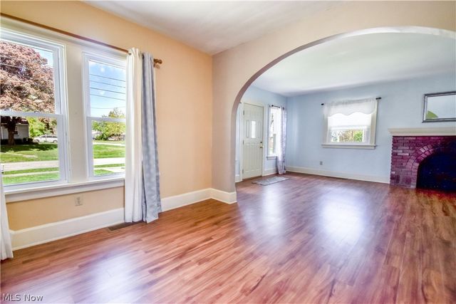 909 Lincoln Drive, Conneaut, OH 44030