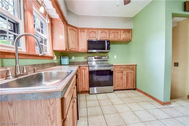 909 Lincoln Drive, Conneaut, OH 44030