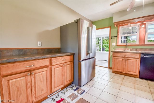 909 Lincoln Drive, Conneaut, OH 44030