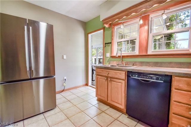 909 Lincoln Drive, Conneaut, OH 44030