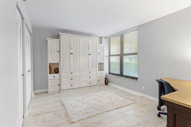 17 ROYAL PALM Way 105, Boca Raton, FL 33432