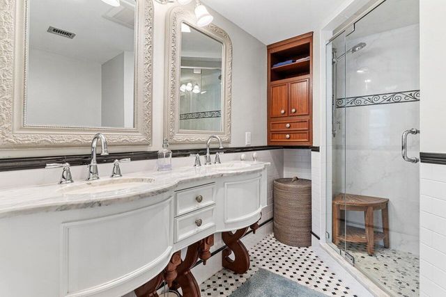 17 ROYAL PALM Way 105, Boca Raton, FL 33432