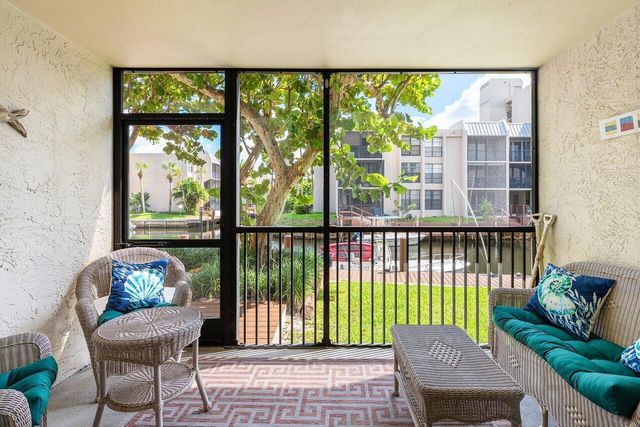 17 ROYAL PALM Way 105, Boca Raton, FL 33432