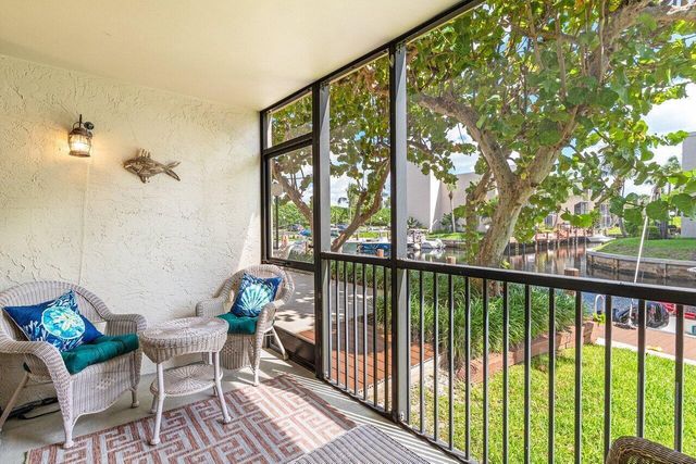 17 ROYAL PALM Way 105, Boca Raton, FL 33432