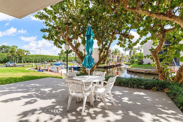 17 ROYAL PALM Way 105, Boca Raton, FL 33432